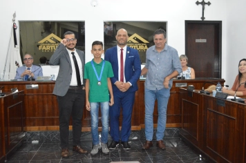 Foto - Sessão Solene - Entrega de Medalhas Prêmio Aluno Bom de Nota 2025