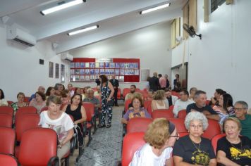 Foto - Entrega Título Cidadão Farturense ao Padre Blener Domingues