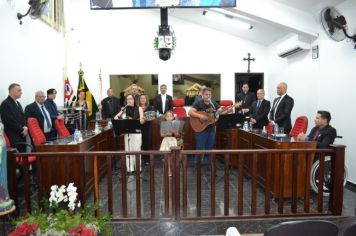 Foto - Entrega Título Cidadão Farturense ao Padre Blener Domingues