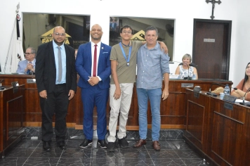 Foto - Sessão Solene - Entrega de Medalhas Prêmio Aluno Bom de Nota 2025