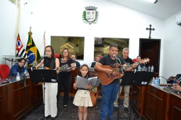 Foto - Entrega Título Cidadão Farturense ao Padre Blener Domingues