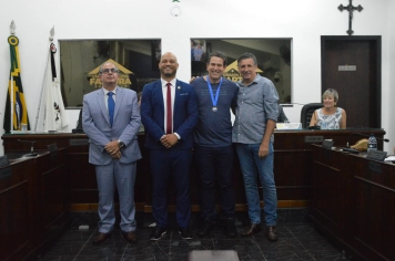 Foto - Sessão Solene - Entrega de Medalhas Prêmio Aluno Bom de Nota 2025