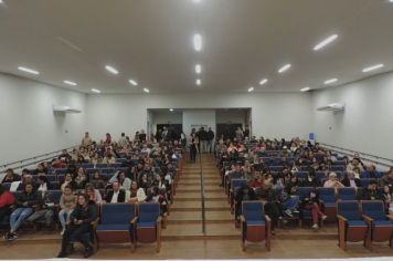 Foto - Sessão Solene - Entrega Medalhas Prêmio Aluno Bom de Nota 2024