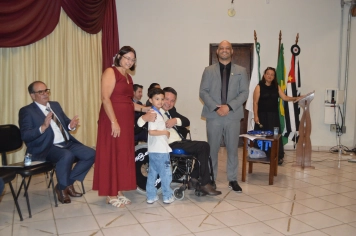 Foto - Sessão Solene - Entrega de Medalhas Prêmio Aluno Bom de Nota 2025