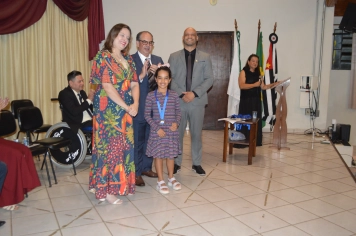 Foto - Sessão Solene - Entrega de Medalhas Prêmio Aluno Bom de Nota 2025