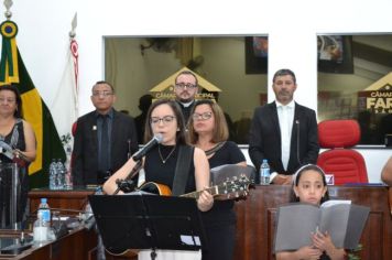 Foto - Entrega Título Cidadão Farturense ao Padre Blener Domingues