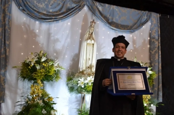 Foto - Sessão Solene - Entrega de Título de Cidadão Farturense ao Padre Carlos Garcia