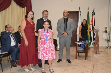 Foto - Sessão Solene - Entrega de Medalhas Prêmio Aluno Bom de Nota 2025