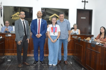 Foto - Sessão Solene - Entrega de Medalhas Prêmio Aluno Bom de Nota 2025