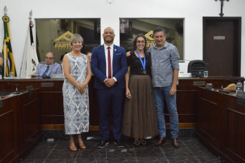 Foto - Sessão Solene - Entrega de Medalhas Prêmio Aluno Bom de Nota 2025