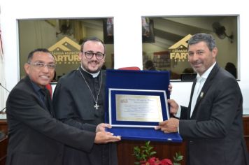 Foto - Entrega Título Cidadão Farturense ao Padre Blener Domingues