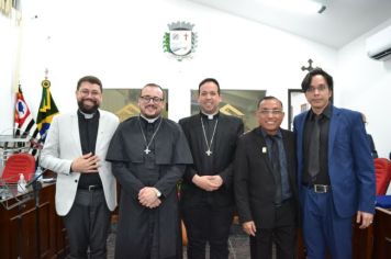 Foto - Entrega Título Cidadão Farturense ao Padre Blener Domingues