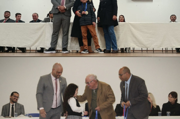 Foto - Sessão Solene - Entrega Medalhas Prêmio Aluno Bom de Nota 2024