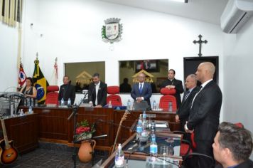 Foto - Entrega Título Cidadão Farturense ao Padre Blener Domingues