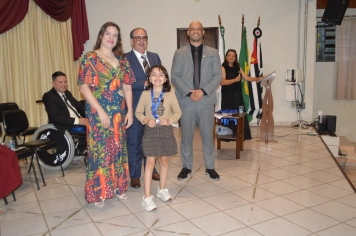Foto - Sessão Solene - Entrega de Medalhas Prêmio Aluno Bom de Nota 2025