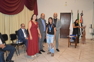 Foto - Sessão Solene - Entrega de Medalhas Prêmio Aluno Bom de Nota 2025