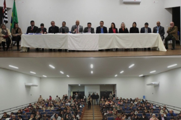 Foto - Sessão Solene - Entrega Medalhas Prêmio Aluno Bom de Nota 2024
