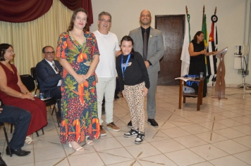 Foto - Sessão Solene - Entrega de Medalhas Prêmio Aluno Bom de Nota 2025