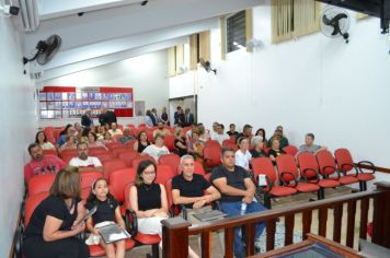 Foto - Entrega Título Cidadão Farturense ao Padre Blener Domingues