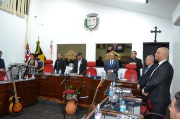 Foto - Entrega Título Cidadão Farturense ao Padre Blener Domingues