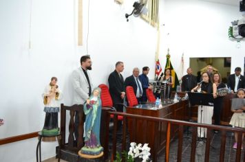 Foto - Entrega Título Cidadão Farturense ao Padre Blener Domingues