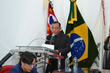 Foto - Entrega Título Cidadão Farturense ao Padre Blener Domingues