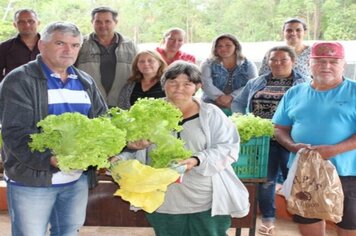 Vereador Decinho Martins participa de distribuição de alimentos na Chácara Municipal