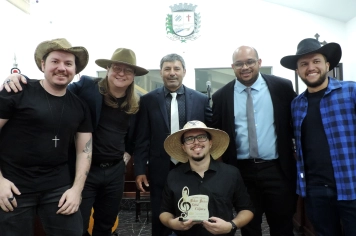 Câmara de Fartura homenageia artistas locais em cerimônia dos Melhores Músicos 2025