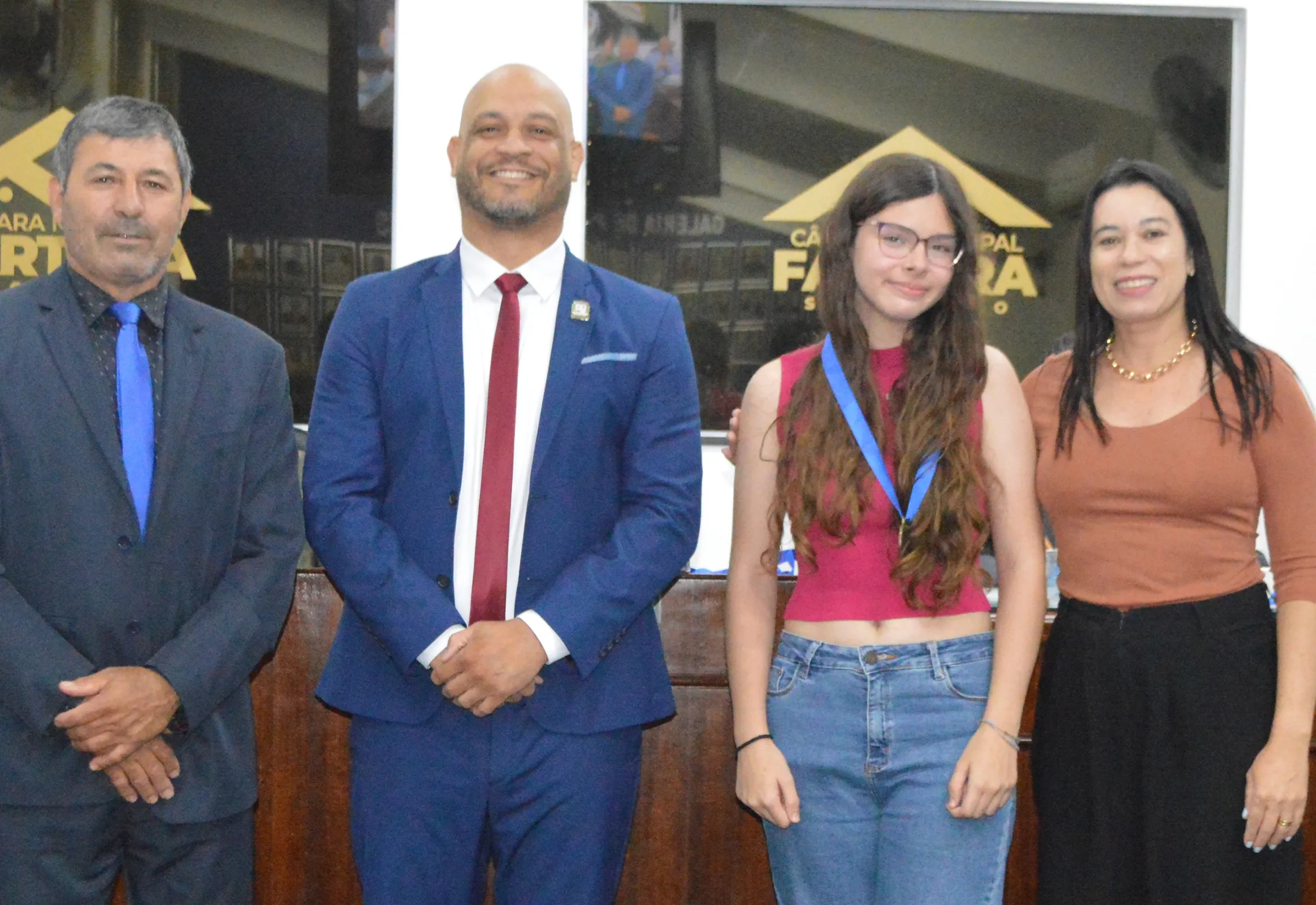 Câmara de Fartura homenageia 86 estudantes em entrega do Prêmio Aluno Bom de Nota 2025