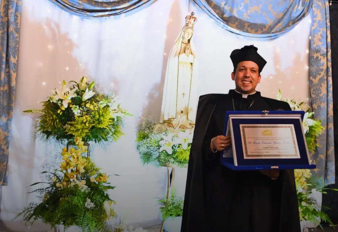 Câmara de Fartura entrega Título de Cidadão Farturense ao Padre Carlos Eduardo Garcia Pedroso