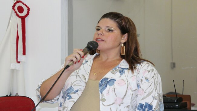 Vereadora reivindica melhorias na pavimentação do Bairro São Caetano